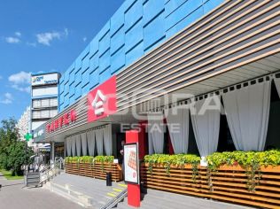 Аренда торгового помещения 585 м²