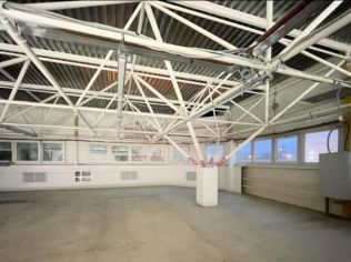 Аренда торгового помещения 216 м²