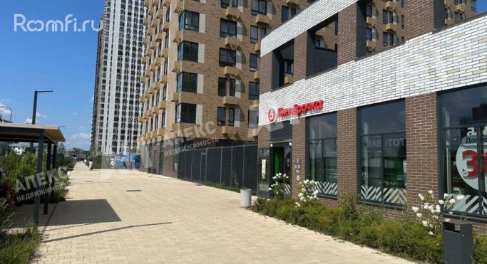 Продажа торгового помещения 307 м², Открытое шоссе - фото 1