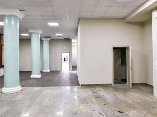 Аренда торгового помещения 242 м²