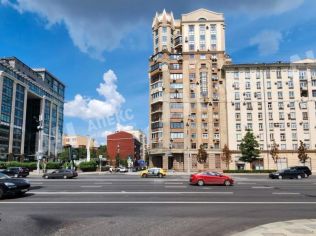 Аренда торгового помещения 692 м²