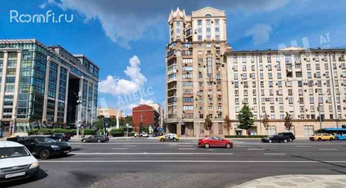 Аренда торгового помещения 692 м², Валовая улица - фото 1